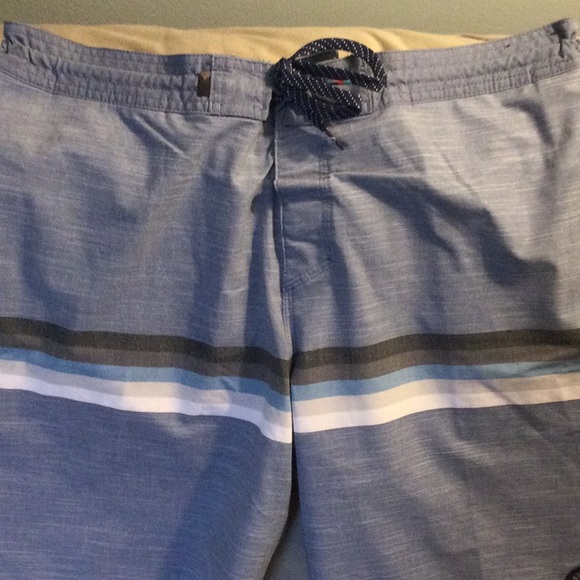 Men’s Quicksilver Boardshorts - 36 - Picture 3 of 3